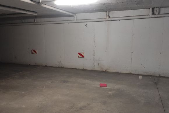 Plaça de pàrquing amb porta automàtica — foto 4