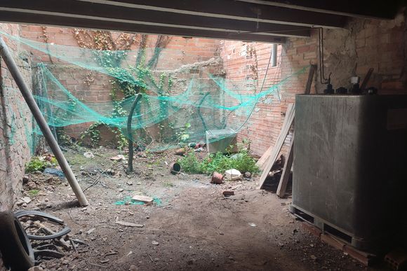 Casa amb dos habitatges, garatge i jardí — foto 3