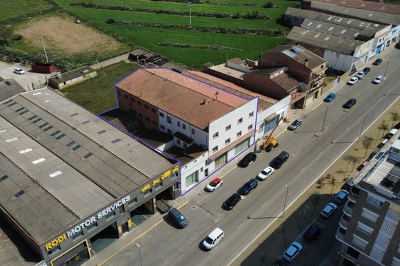 Conjunt de naus industrials amb habitatge — foto 5