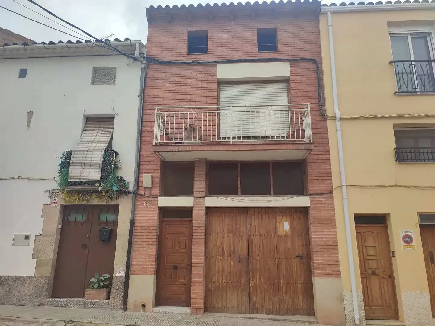 Casa amb dos habitatges, garatge i jardí — foto 1