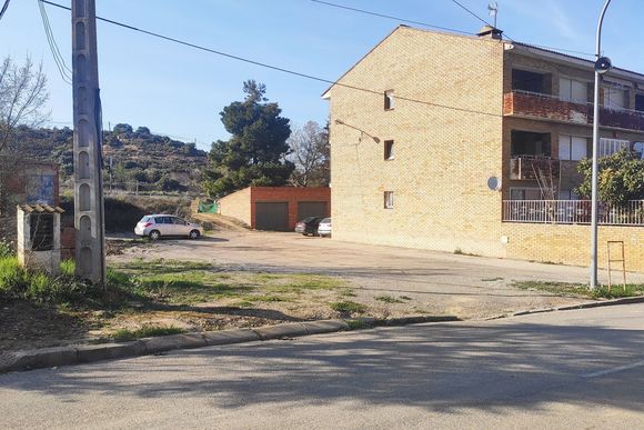 Solar urbà cantoner de 527 m² — Vinaixa